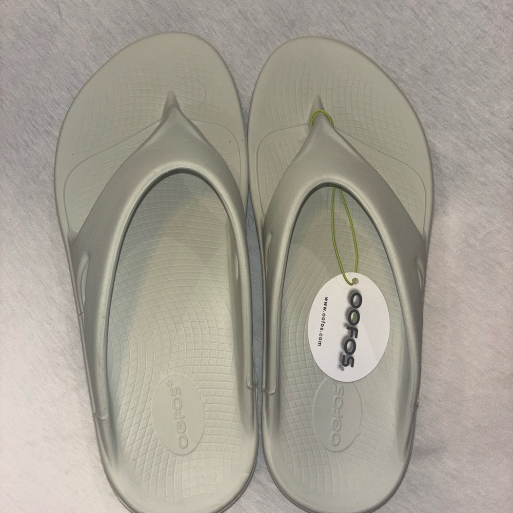 OOFOS Silver-Grey Recovery Flip Sandals